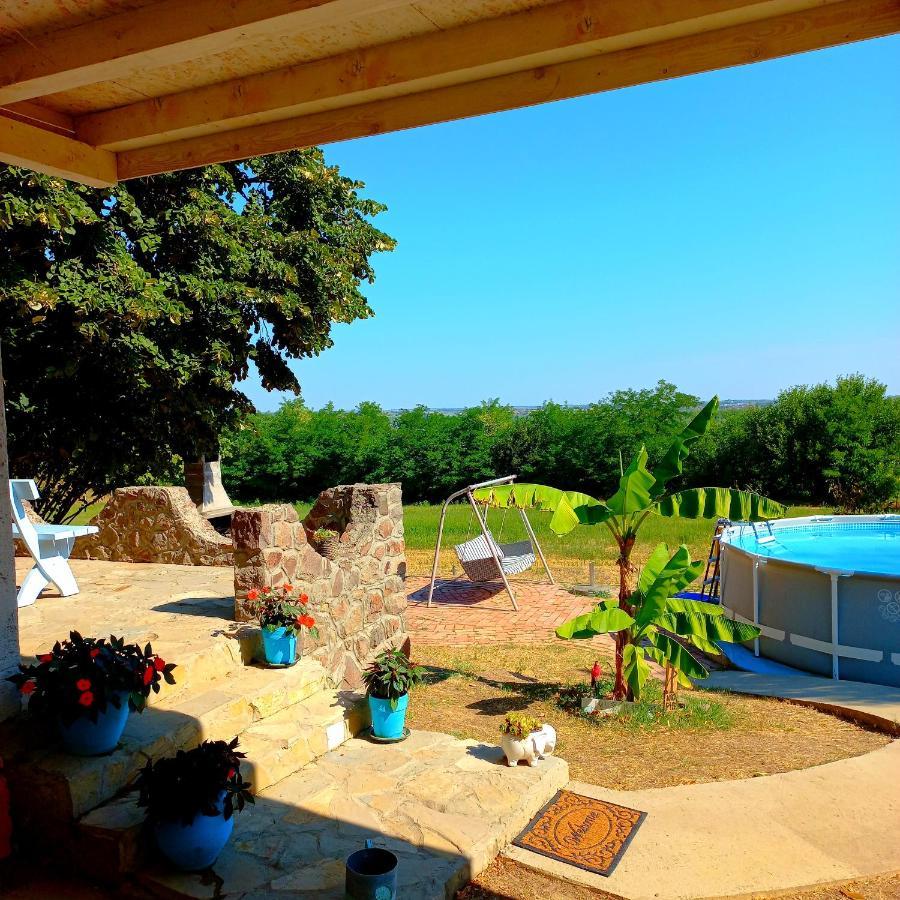 Honey Hill Apartment Fruska Gora Cerevic ภายนอก รูปภาพ